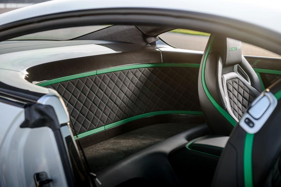 Интерьер Bentley Continental GT3-R 2015 года  (фото 19 из 23)
